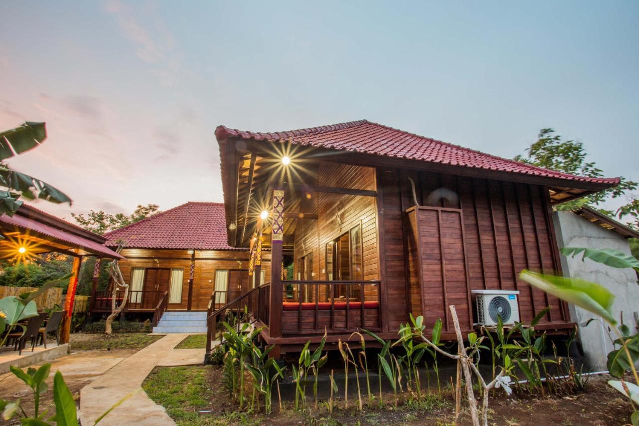 Uma Hostel Lembongan Exterior photo